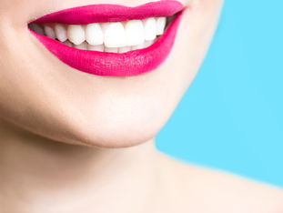 HOW TO WHITEN YOUR TEETH WITH THE EXPERTS