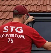 Pose de fenêtre de toit Velux à Paris 12 sur toiture zinc, ardoise ou tuiles