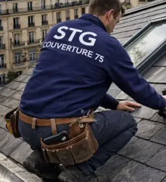 Couvreur STG Couverture 75 en intervention sur la toiture en ardoises d'un immeuble dans le 12e arrondissement de Paris