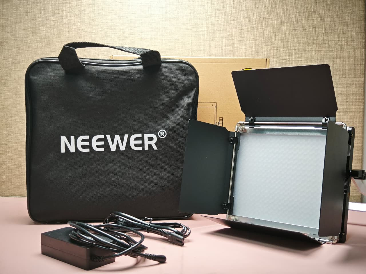 Neewer 660 Pro 50W RGB-WW LED Video Light Panel Kit