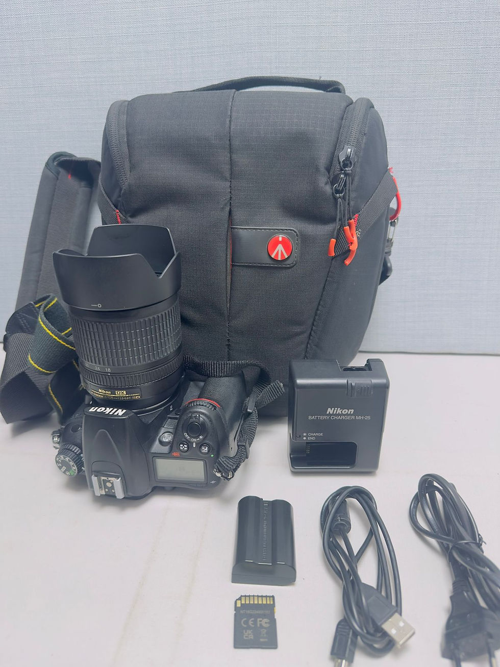 Thumbnail: Nikon D7000 kit with lens charger battery and bag
