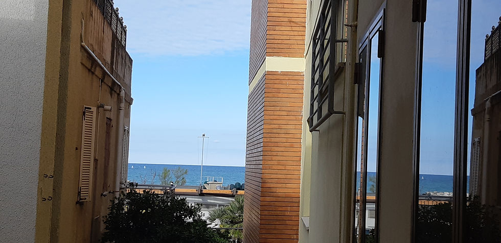 Vista mare dal bagno