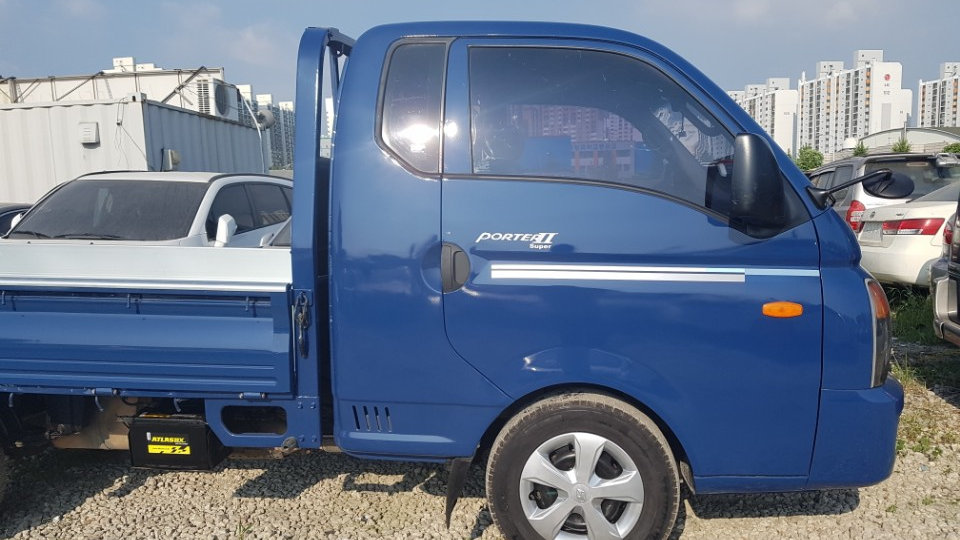 HYUNDAI PORTER II CARGO TRUCK 6 STEP GEAR