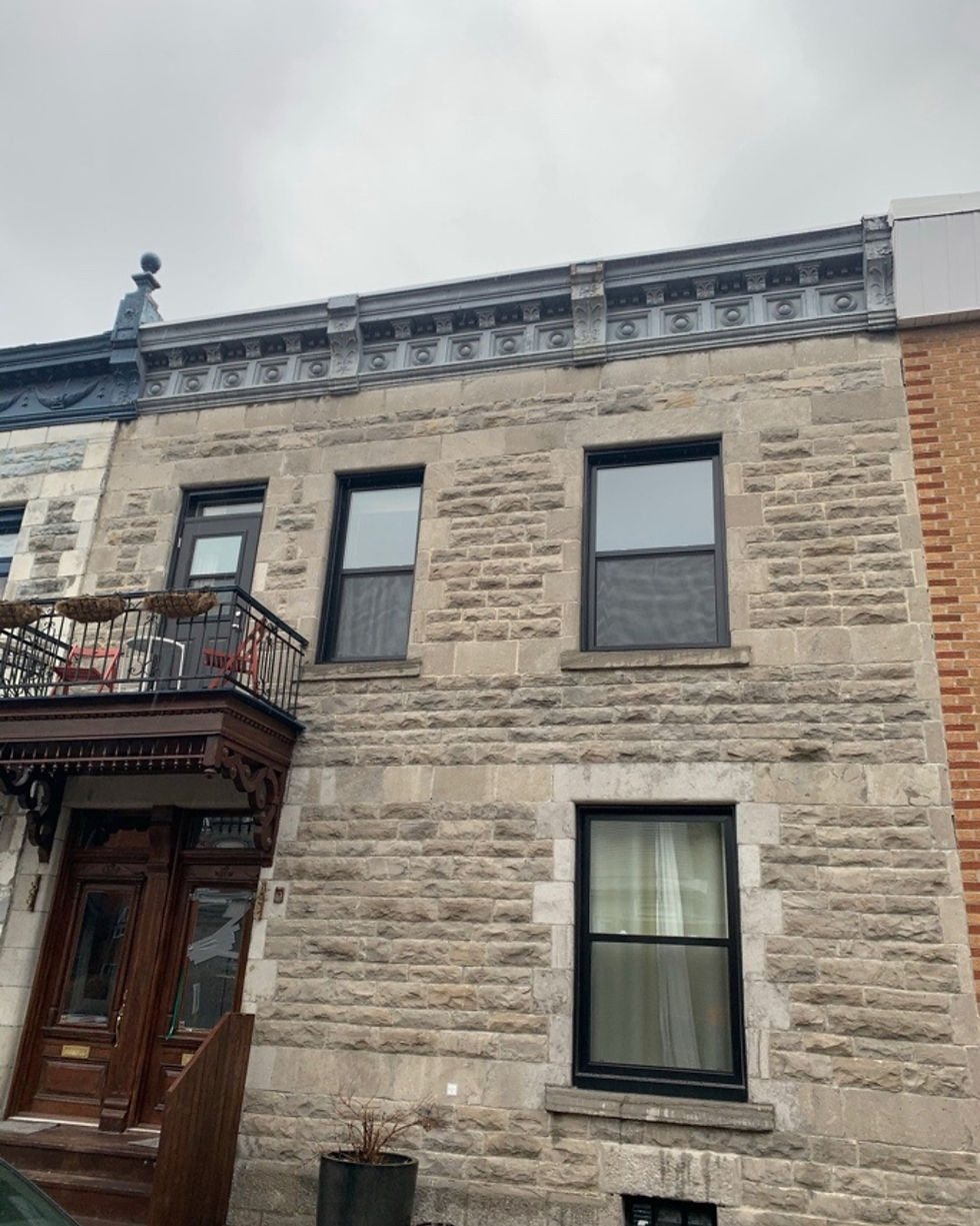 Sanding and painting a cornice on the Plateau Mont-Royal 1.jpg