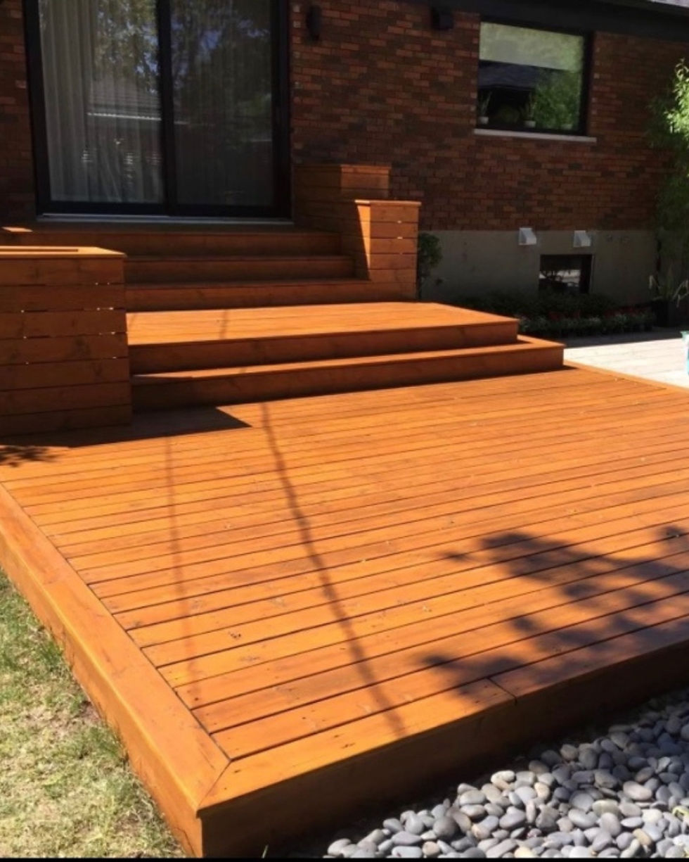 Sanding and staining a terrace in Ville Saint-Laurent 2.jpg