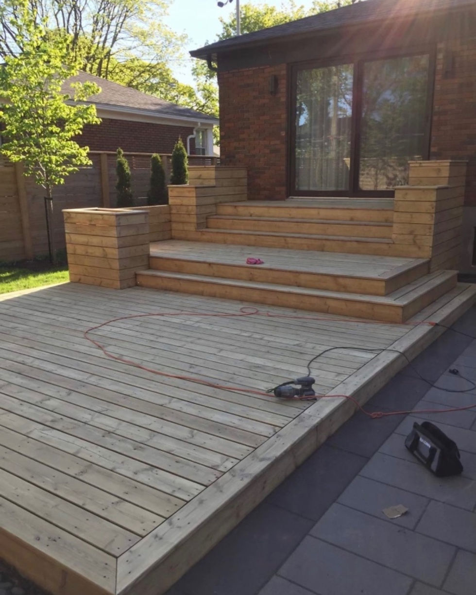 Sanding and staining a terrace in Ville Saint-Laurent 1.jpg
