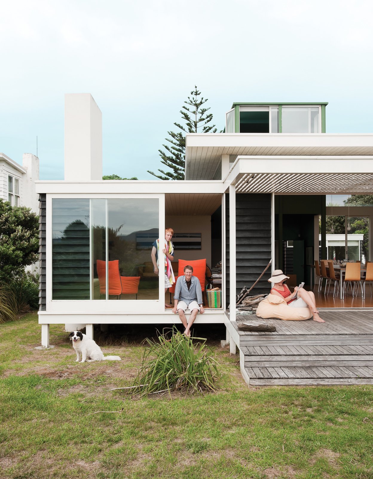 modern-beach-house-porch-in-new-zealand.