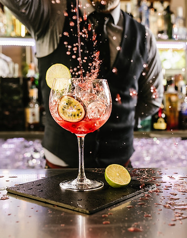 Barman Verser Cocktail