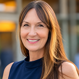 Lori Lea Headshot 2026.png