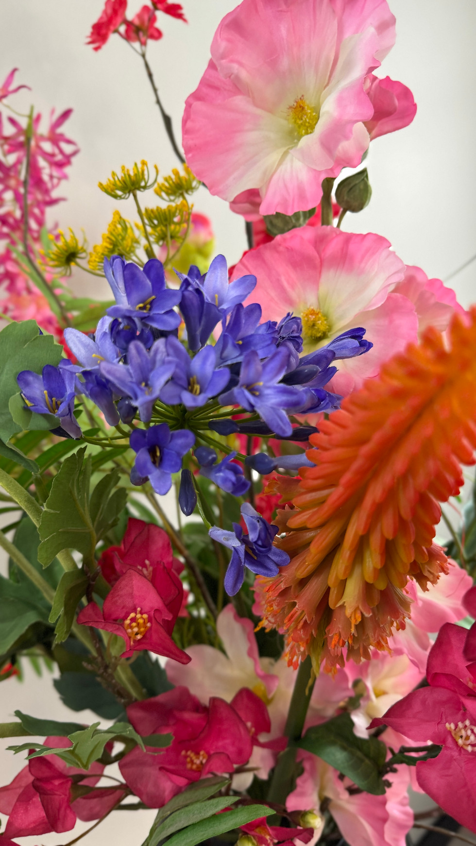 Thumbnail: Ingezoomd op de zijden bloemen