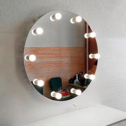 מראה עגלה עם נורות