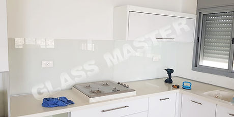 חיפוי זכוכית למטבח