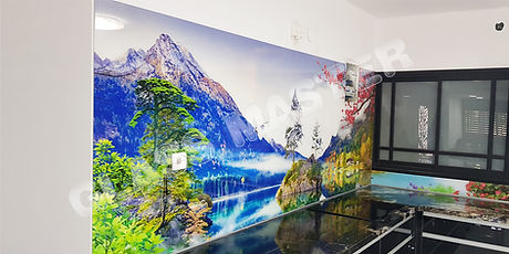 חיפוי קיר מזכוכית