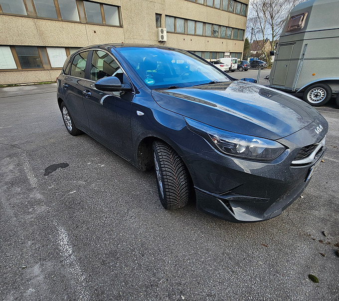 Schneller Reifenwechsel und Reparatur in Duisburg – Zufriedene Kunden bei Reifenservice Scherer