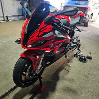 Reifenwechsel Motorrad Vorderreifen 120/70ZR17 Werkstatt Service