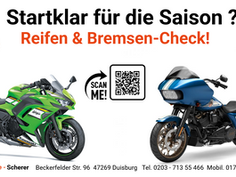 Motorradfahrer in Duisburg bei Reifen- und Bremsencheck vor der Motorradsaison