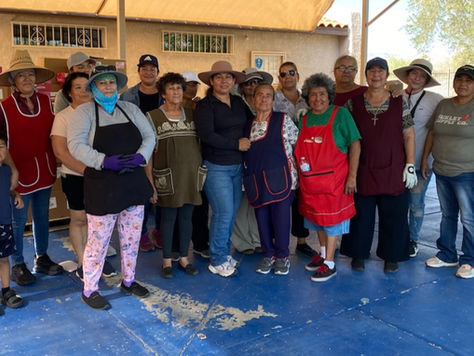Para los trabajadores agrícolas del Valle de Coachella, una colecta de alimentos se convierte en una red de apoyo