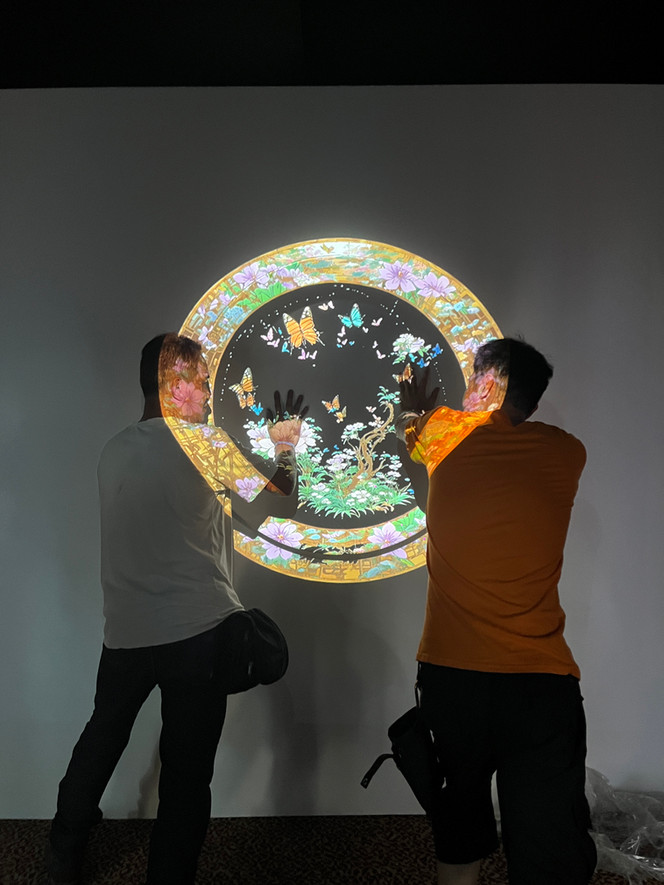 ANIMATED PORCELAIN