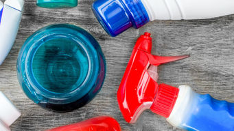 Chemikalia w detergentach uszkadzają płuca jak... papierosy !