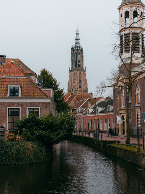 Ville fortifiée aux Pays-Bas.