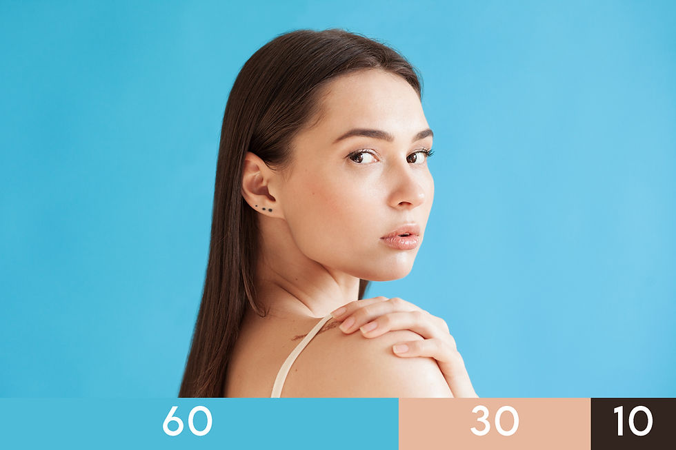 Portrait d'une femme sur fond bleu