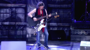 Adrian Smith: Problemas com violão.