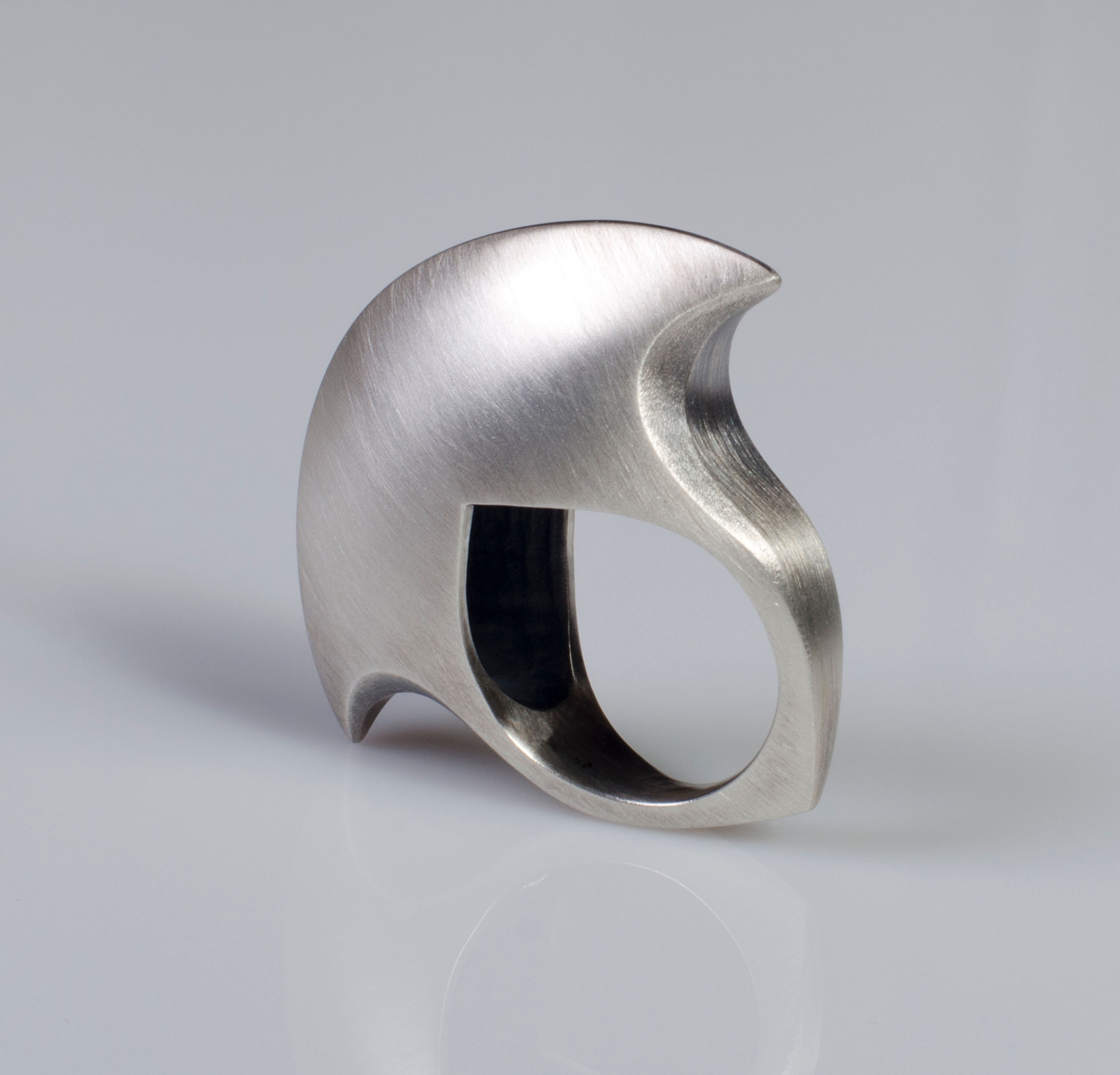 R78 Swoop Blade Ring