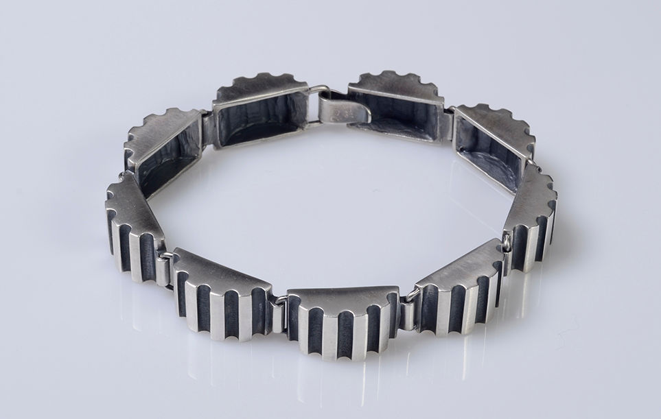 B100 Column Section Links Bracelet