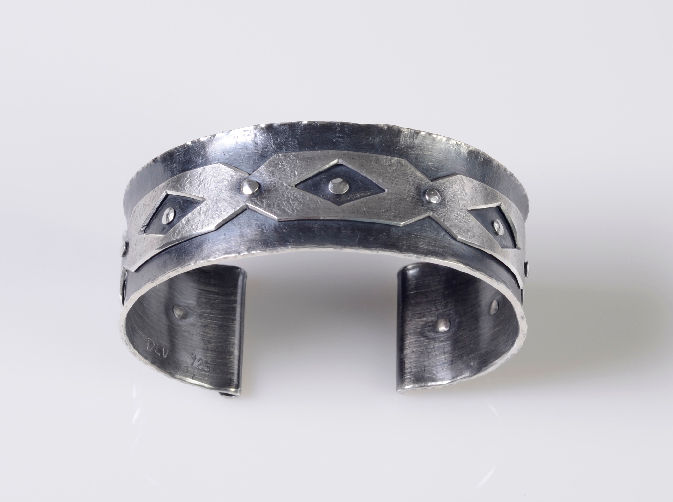 B53 Diamond Line cut out Cuff Bracelet