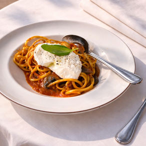 Pasta Chitarrejia med arrabiata och burrata 