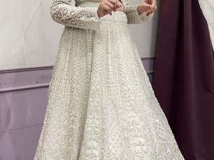 Grace, Glam & Glitz: The Ivory Dream Lehenga That’s Making Brides Say “Yes” at Adviraa!