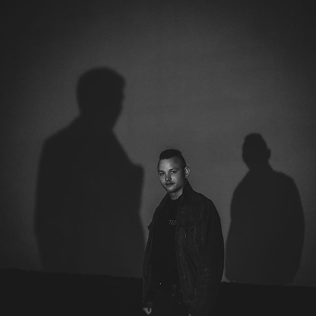 Gustav Müller with his and Christoph Rebhan´s shadow behind him