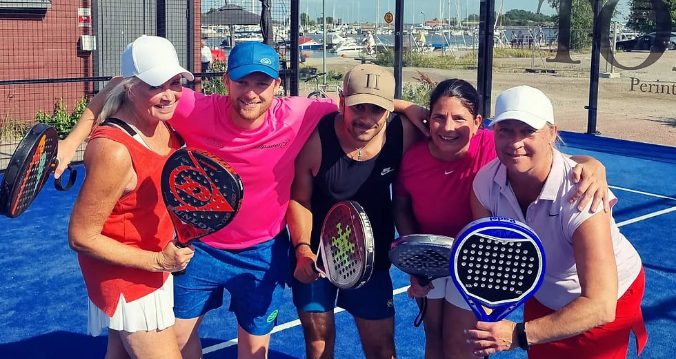 Padel players in Hanko with coach