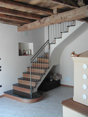 Scale in ferro, ringhiere e corrimano in ferro battuto per appartamenti, palazzi etc..