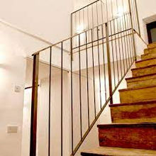 Scale in ferro, ringhiere e corrimano in ferro battuto per appartamenti, palazzi uffici