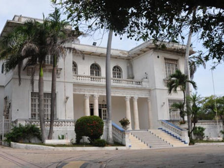 Inmuebles declarados "Patrimonio Histórico y Cultural", armados hasta los dientes.