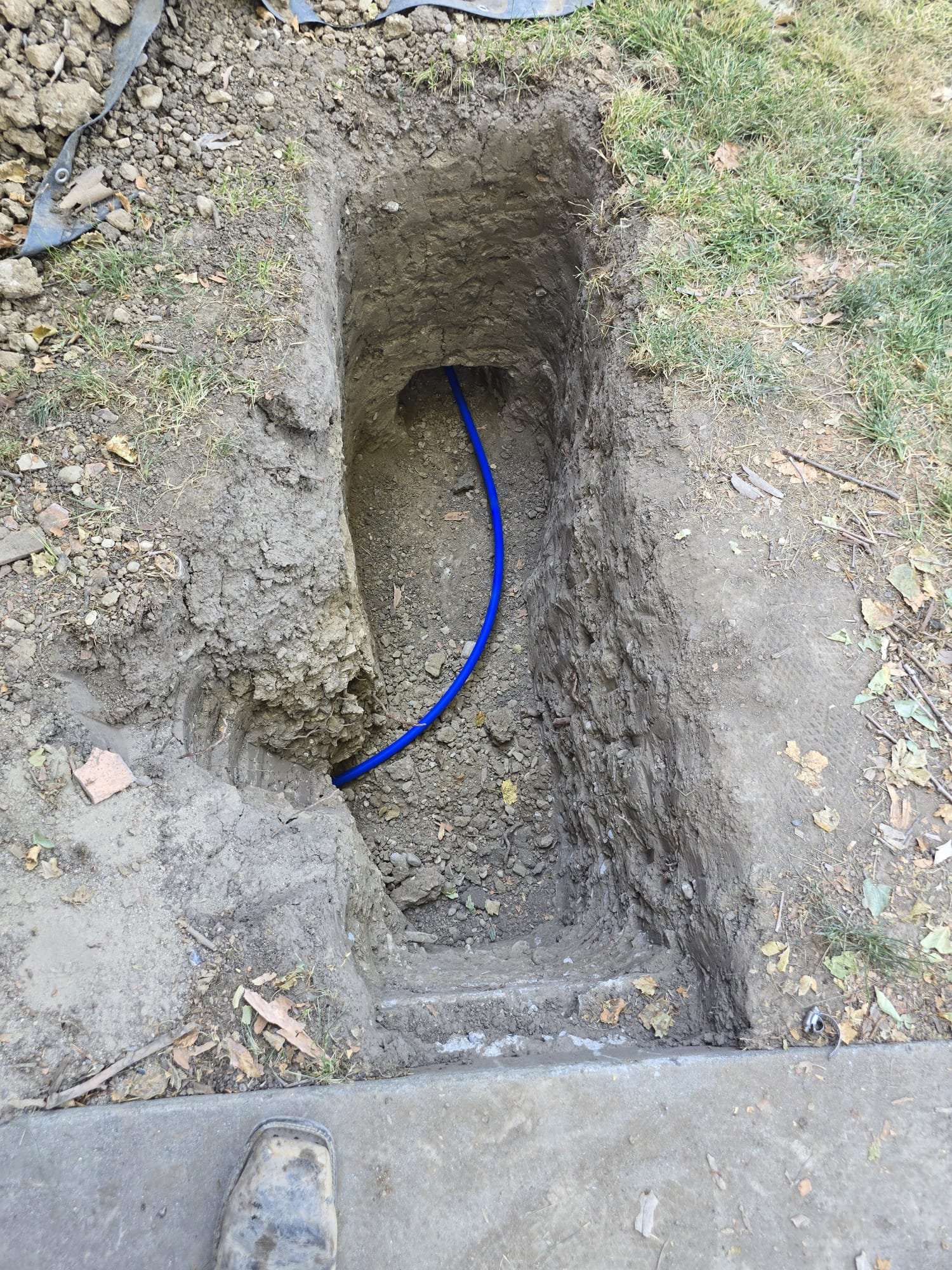 Image exploring whether filtered water retains minerals, relevant for those researching water conditioner reviews and kitchen water filters. It highlights the balance between water purity and mineral content in filtered water.