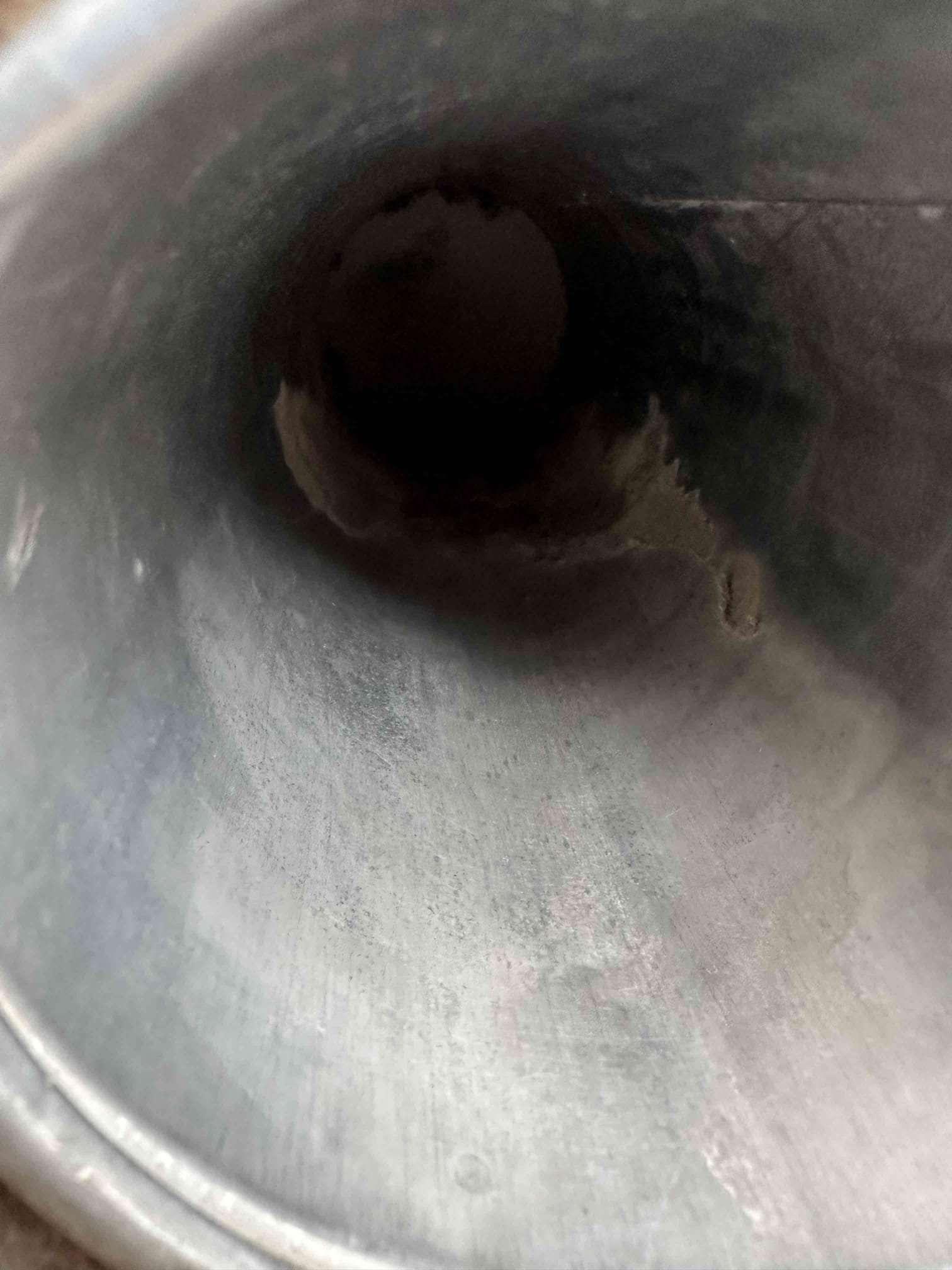 An air purifier effectively combats dust and mold, addressing issues like mold on air vents in apartments and aiding in residential mold odor removal and repair. This image highlights the importance of air purification for a healthier indoor environment.