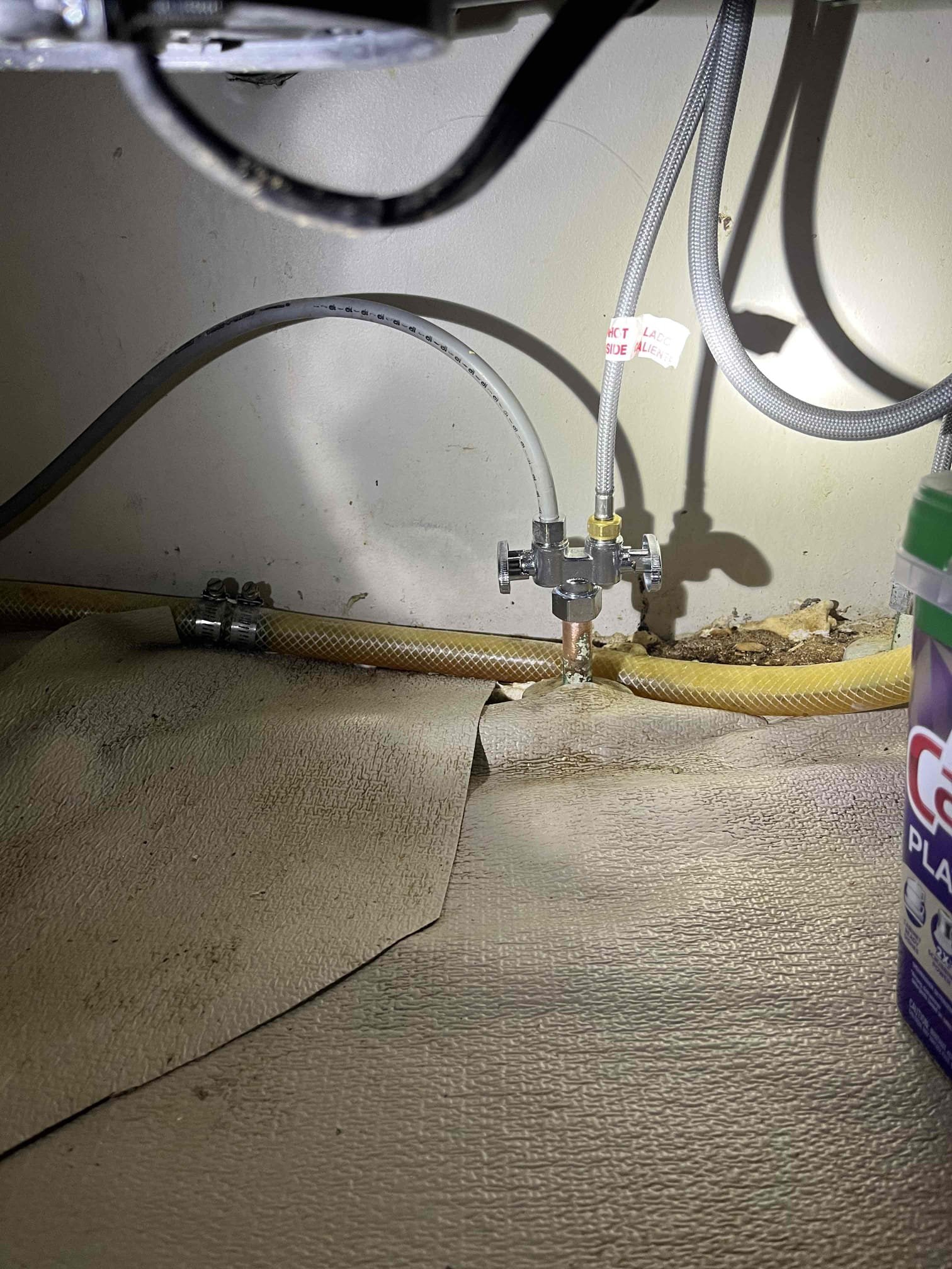 Image depicting a 24-hour plumbing service van, symbolizing readily available plumbing solutions. Conceptually linked to affordable plumbing prices and the convenience of finding local plumbing and heating contractors nearby.