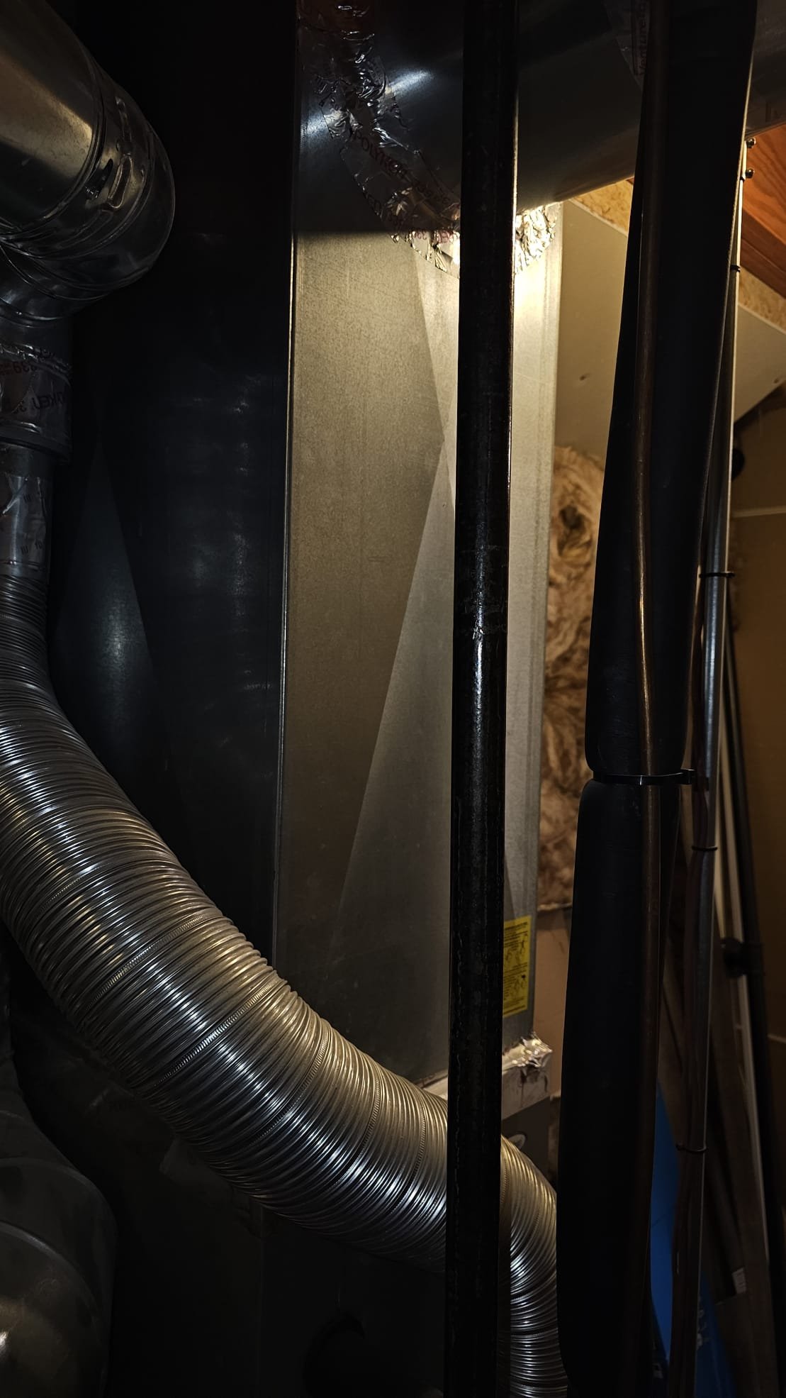 Image relating to AC coolant used in automotive 12-volt DC AC systems and its impact on central air conditioner cost and efficiency. Focus on refrigerant types and their role in cooling performance.