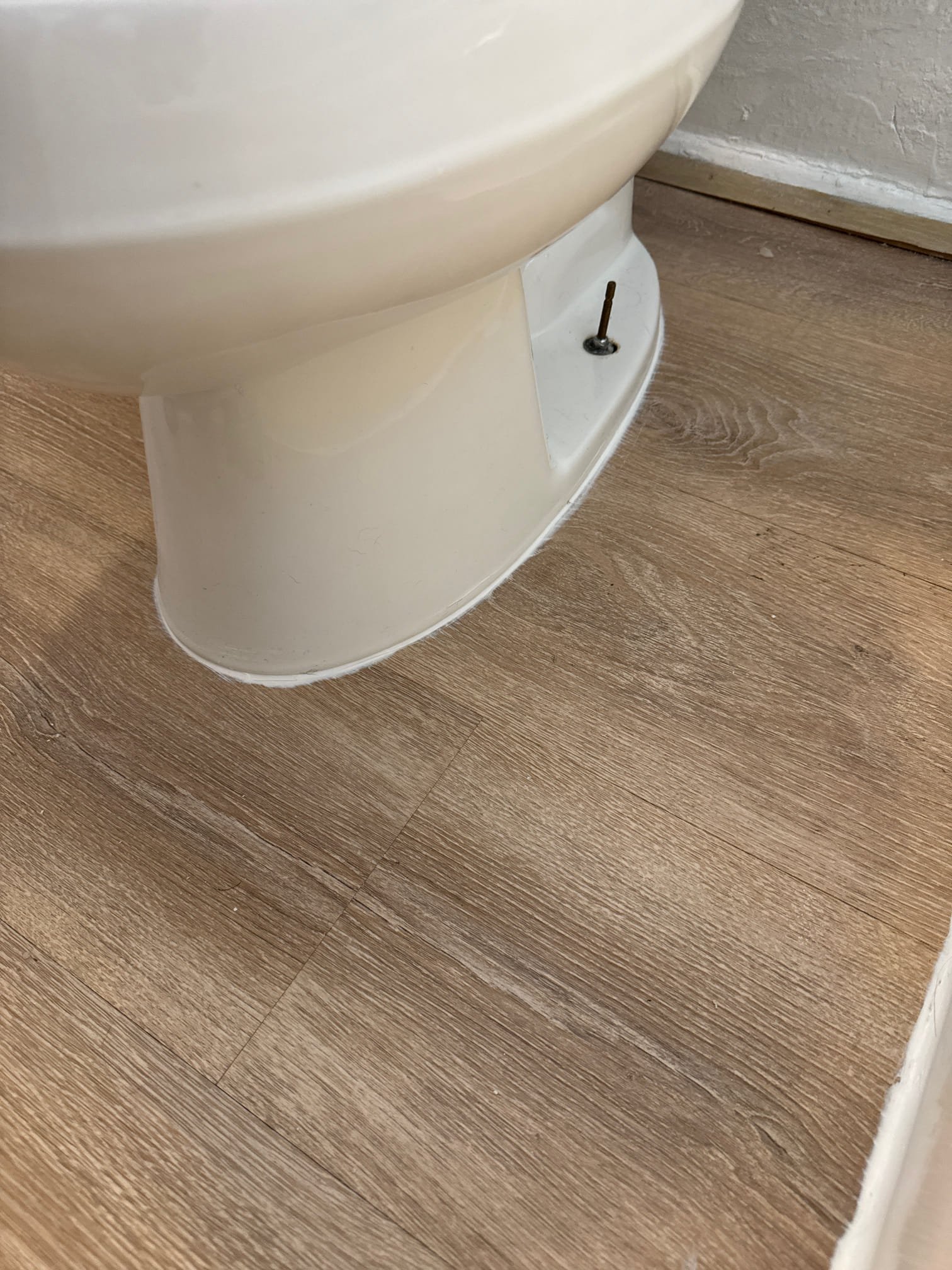 Close-up of wall bubbles indicating water damage on drywall. This image illustrates a common problem requiring drywall repair after water intrusion, highlighting the effects of moisture on wallboard.