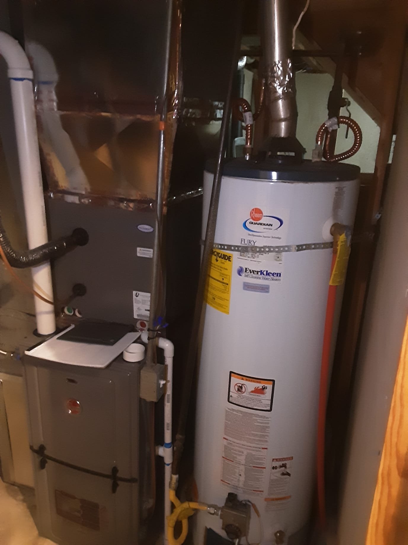 Image depicting a plumber using a pipe inspection camera to diagnose a plumbing issue. Emphasizes the availability of 24-hour plumbing services for quick and reliable solutions. Find plumbing workers near you for expert assistance.