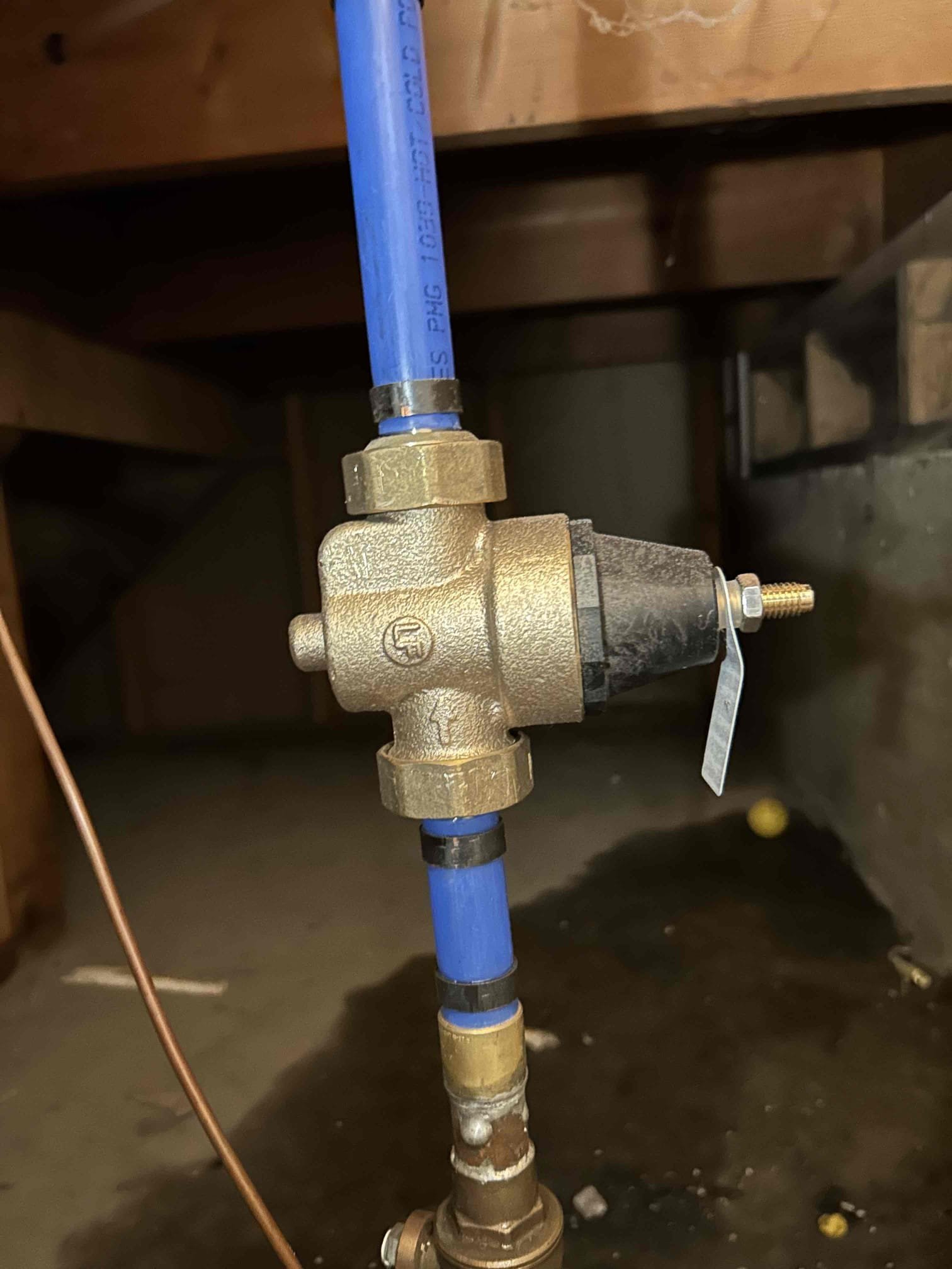 Image depicting common commercial smoke recovery problems. Focus on musty laundry smells and challenges in providing accurate commercial smoke recovery estimates. Illustrates the complexities of smoke damage restoration.