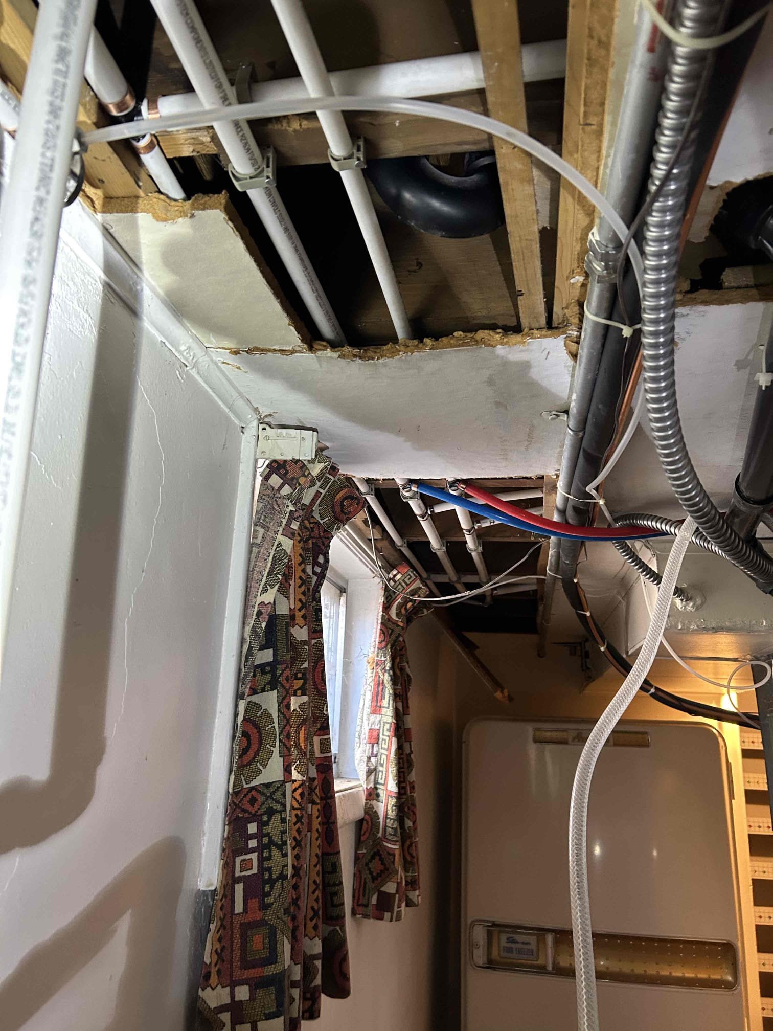 Concerned about a sulfur smell in your bathroom? This image represents potential issues like hot water smelling of sulfur, indicating plumbing problems or bacterial presence. It also highlights the risk of residential ceiling water damage, potentially leading to unpleasant odors and requiring professional odor removal services nearby. Addressing these issues promptly is crucial for a healthy home environment.