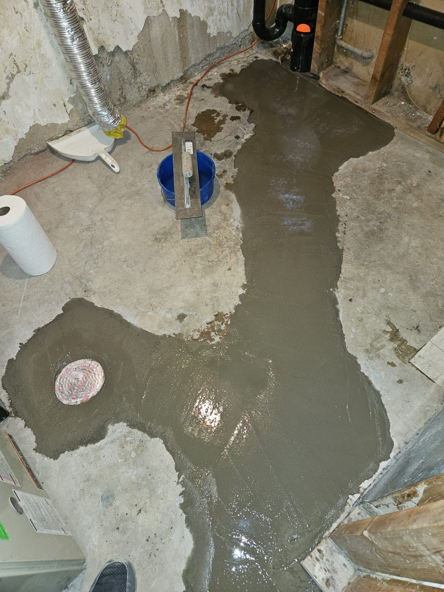 Image showcasing baking soda as a natural and effective sink cleaner, highlighting its ability to remove stains and grime. A cost-effective alternative to commercial bathroom mold cleanup, demonstrating a simple DIY solution for a sparkling, mold-free sink.