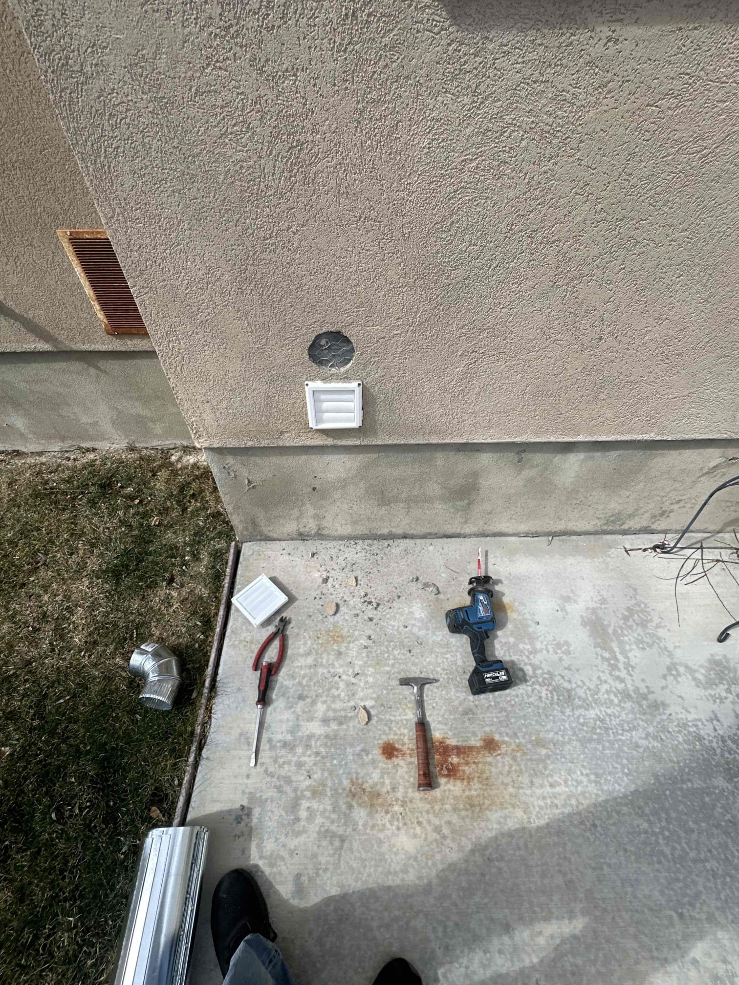 HVAC installation service specializing in duct AC systems. We provide expert air conditioning duct cleaning for improved air quality and efficient cooling.