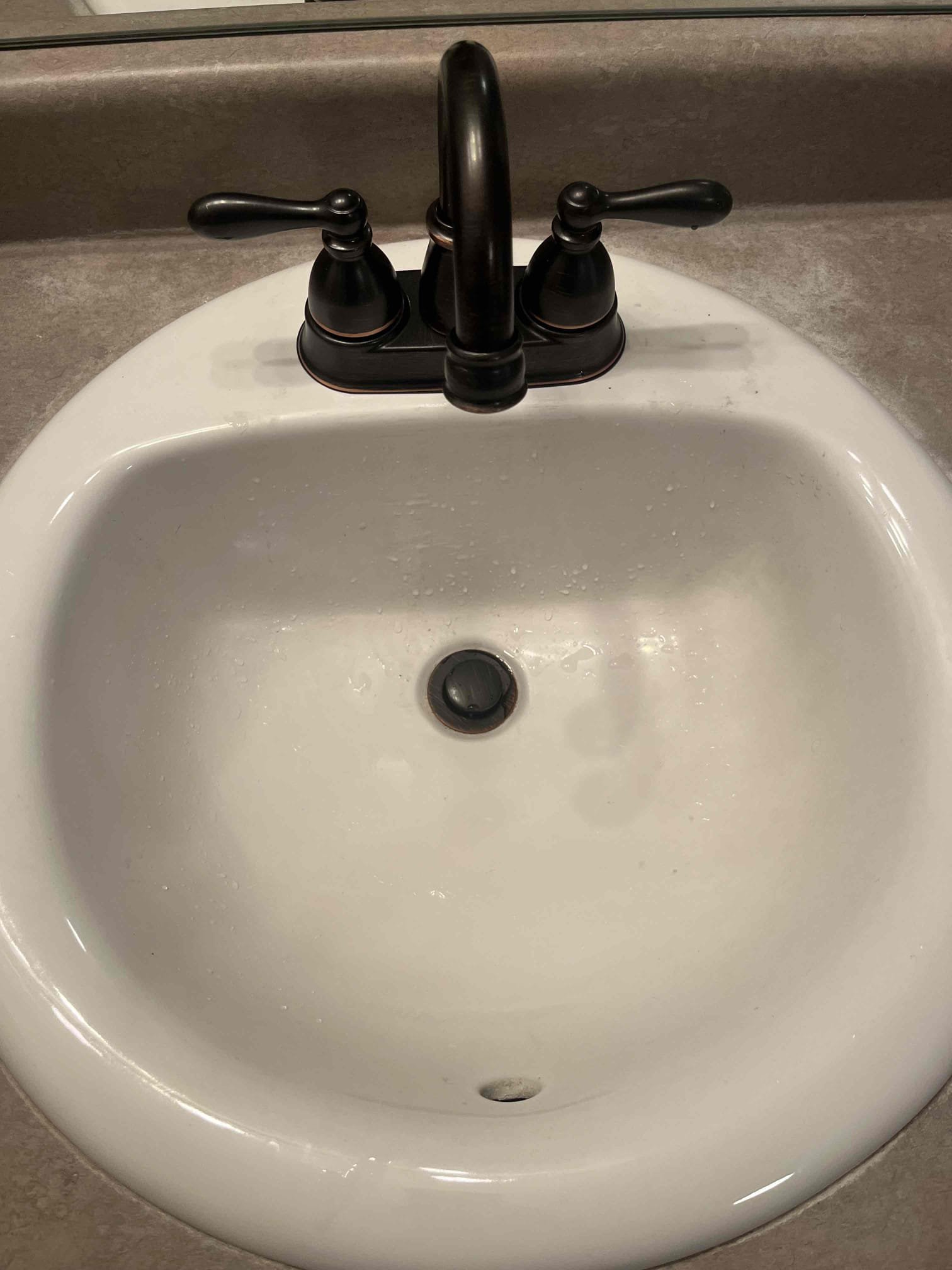 Signs of water damage on your drywall may indicate a need for residential restoration, similar to choosing purified water over filtered when cleanliness is key. Leaking pipes or roof issues can cause this, leading to drywall discoloration, bubbling, or mold growth. Prompt action prevents further structural issues.