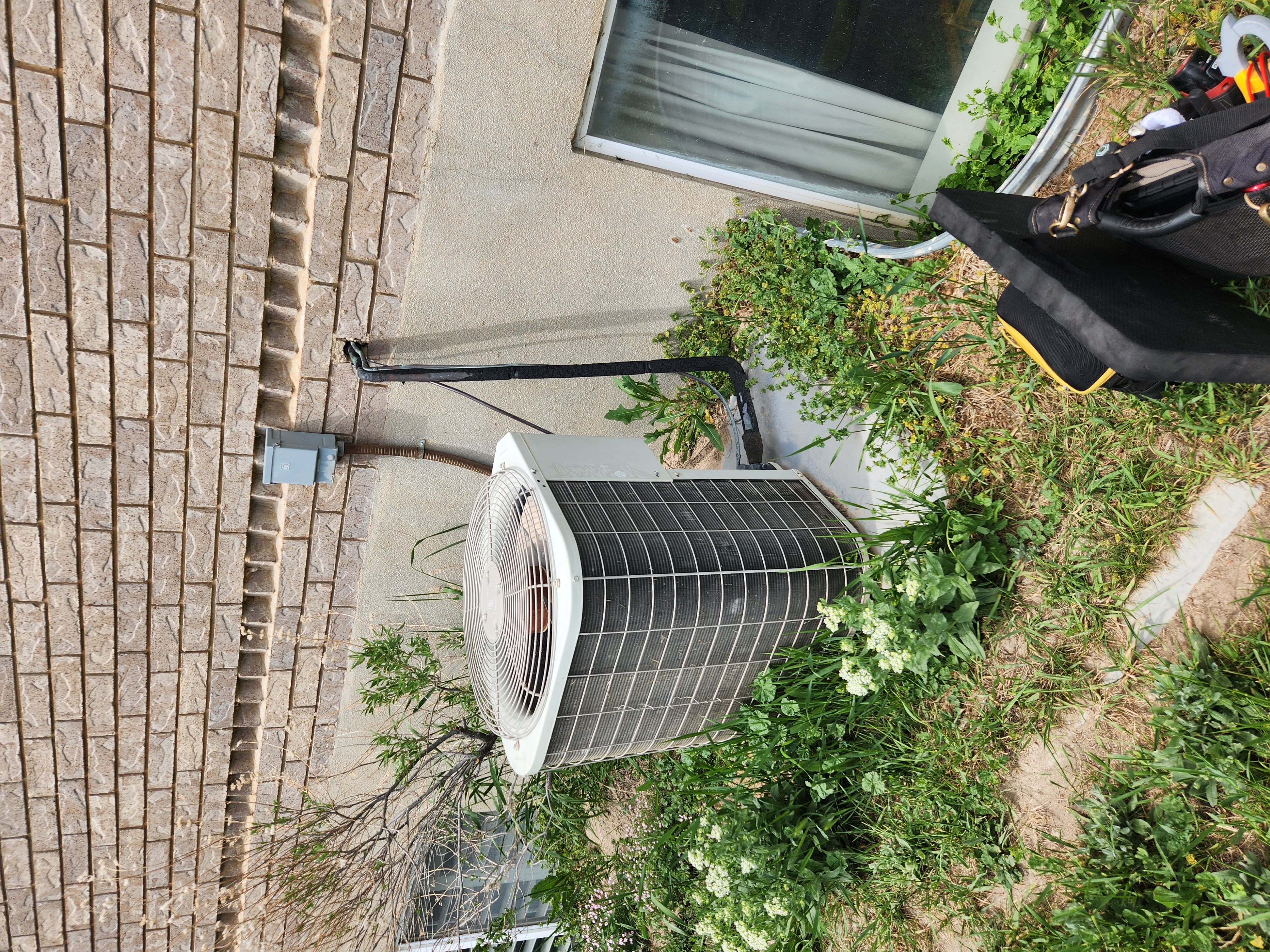 Image depicting residential AC repair services. A local HVAC contractor is shown servicing an air conditioning unit, highlighting the availability of nearby residential HVAC companies for home cooling solutions.