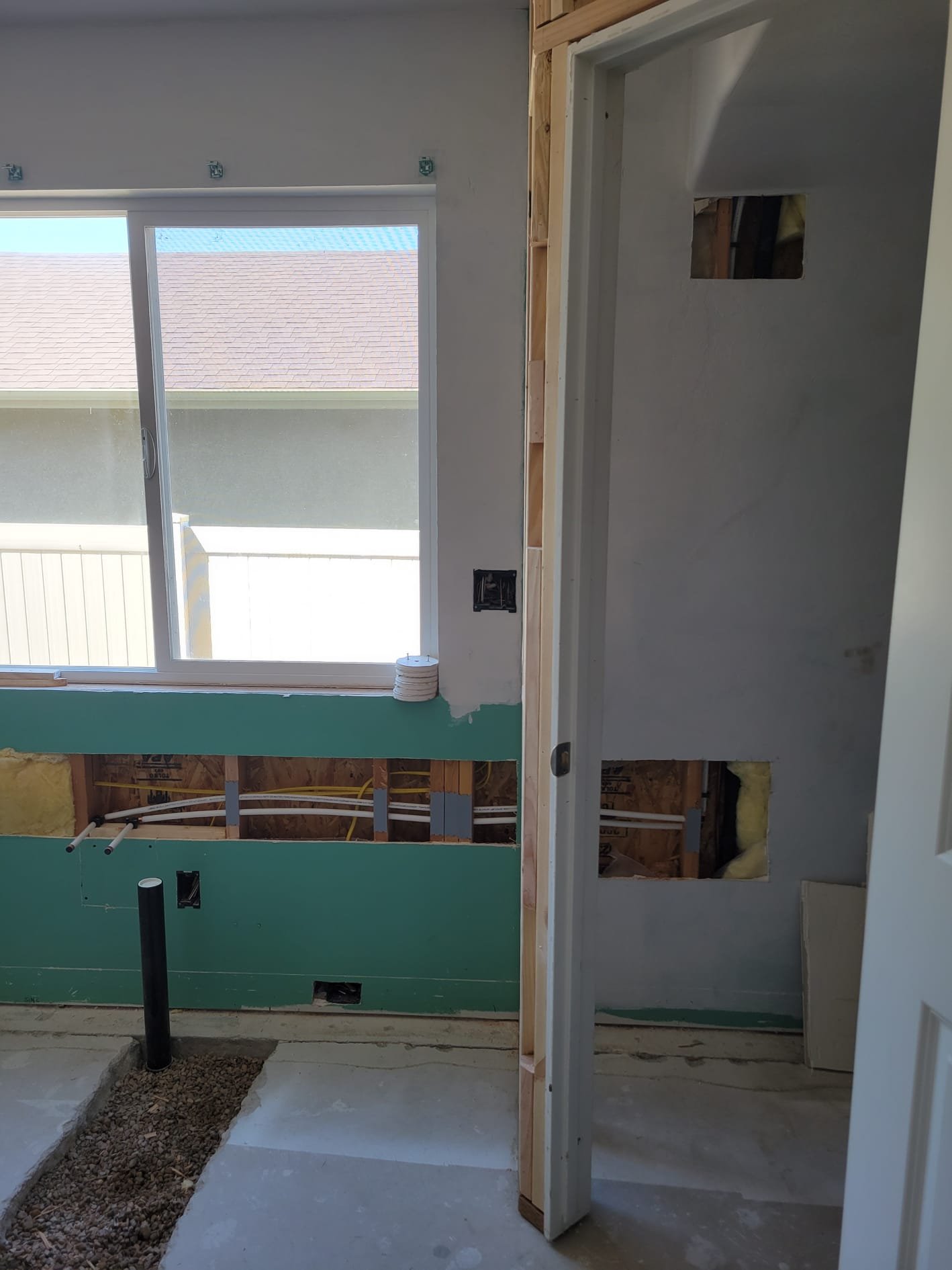 Professional commercial mold restoration services working alongside the best local AC company to ensure comprehensive mold remediation and HVAC system cleaning for a healthy and safe commercial environment.