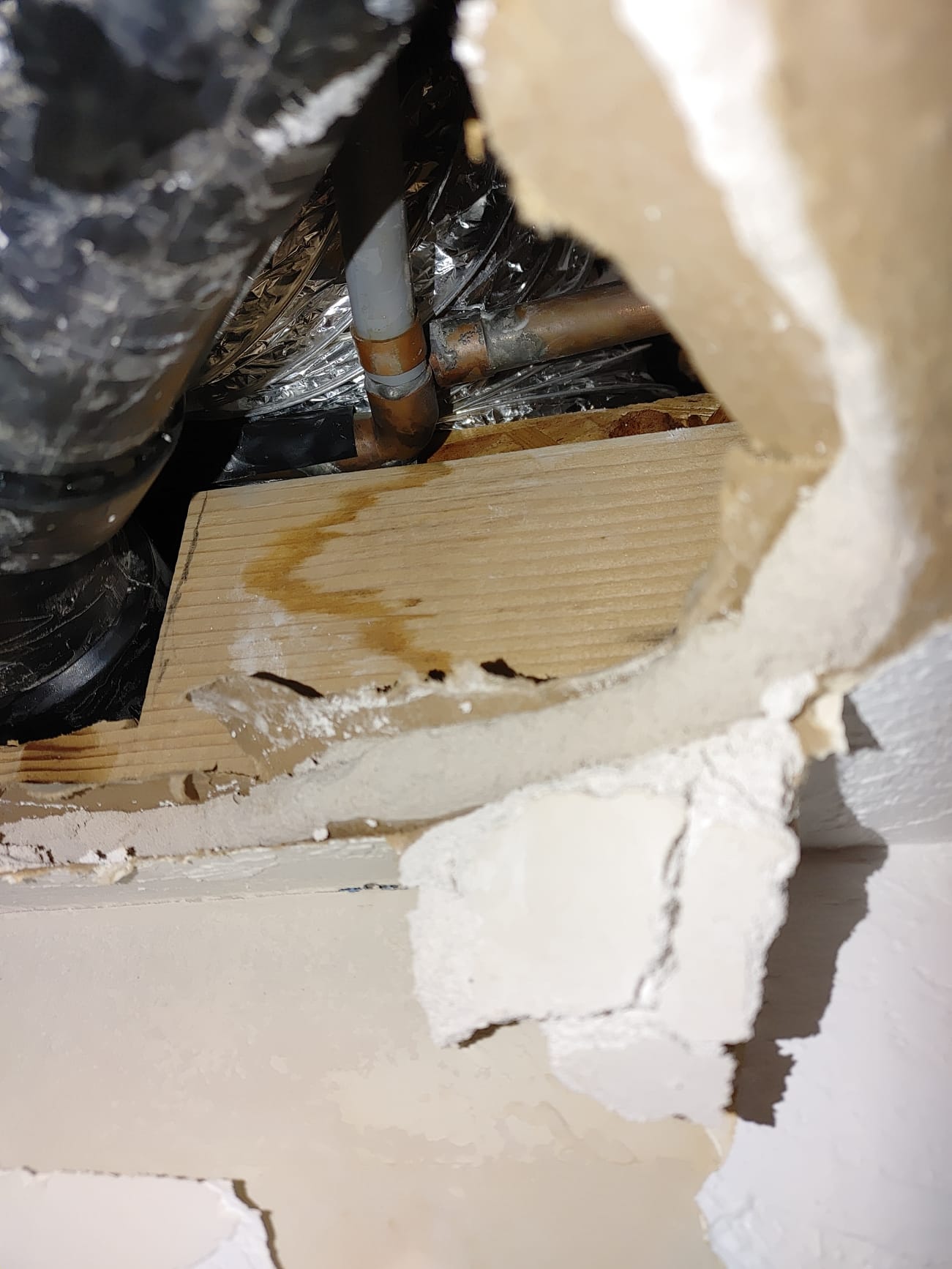 Image depicting ineffective fire cleaning, highlighting the need for professional fire damage cleaning company services and expert fire cleaning repair to restore properties after fire incidents.